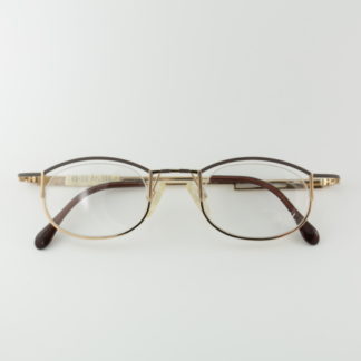 Cari Zalloni, autrichien d'origine grecque, se lance dans le design de lunettes dans les années 60, à l'âge de 25 ans. De la contraction de son nom, naît la marque Cazal, en 1975, une véritable révolution dans le petit monde de la lunette